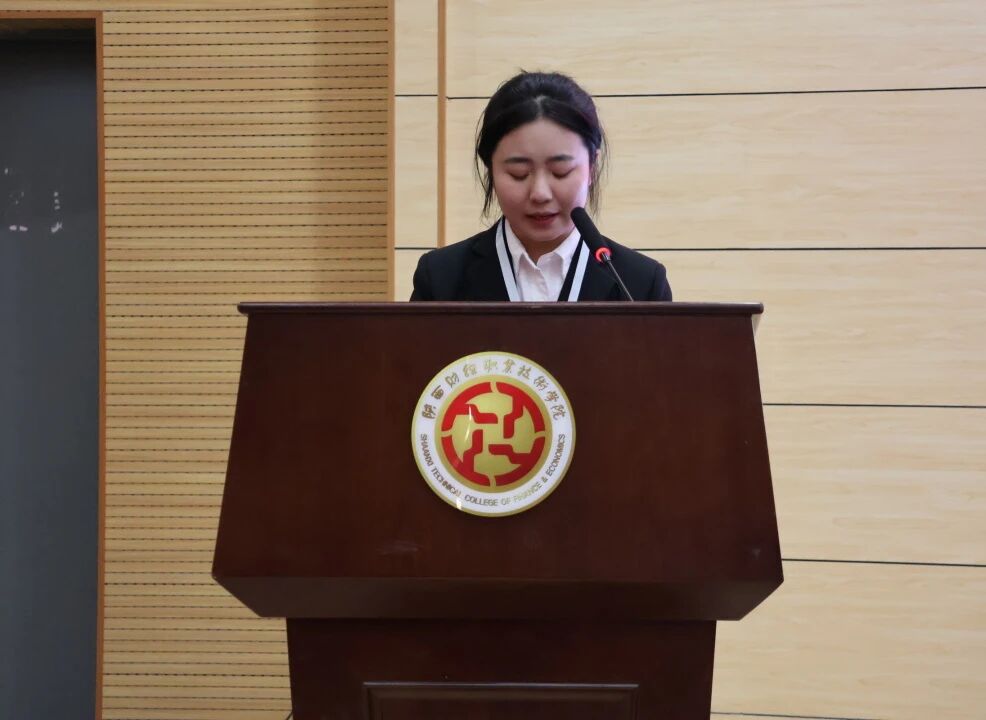 期间两届主席团代表谭雨林跟方文雪分别作了总结发言和表态发言